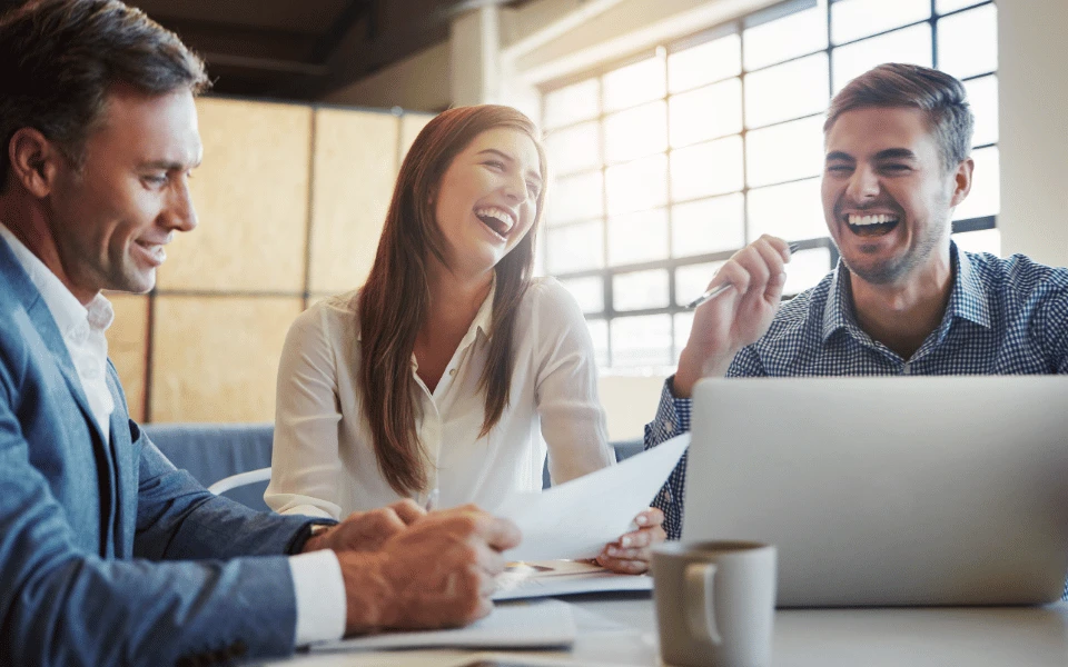 Personas trabajando en una empresa