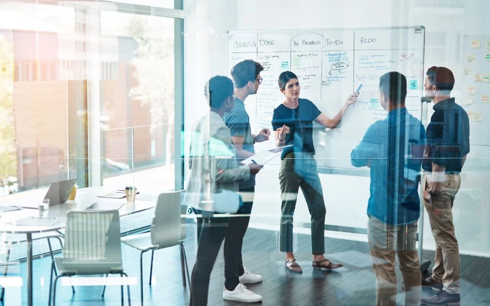 Personas trabajando en una empresa